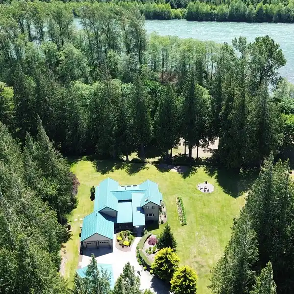 STUNNING SKAGIT RIVER PROPERTY