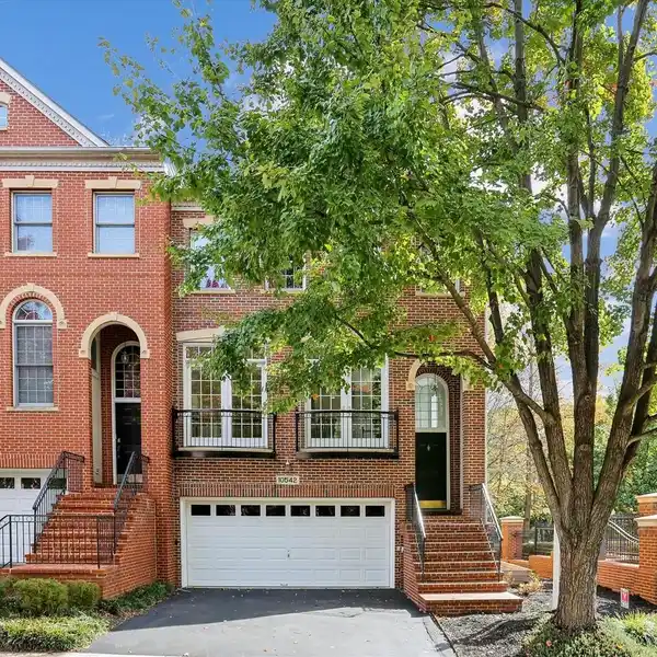 END-UNIT TOWNHOME WITH REFINED MODERN UPDATES