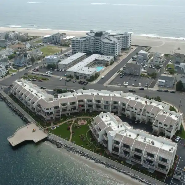 THREE BEDROOM TOWNHOUSE STEPS TO THE OCEAN