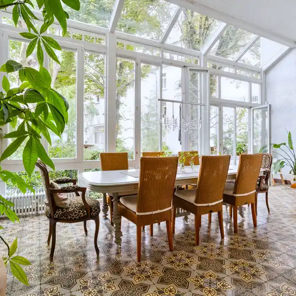 STATELY OLD-STYLE APARTMENT WITH GARDEN