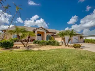 Lovely Waterfront Retreat