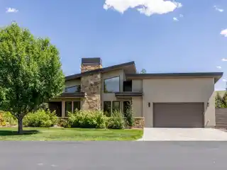 Single-Level Contemporary Sanctuary