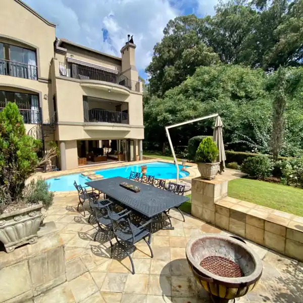 SPACIOUS RESIDENCE CRAFTED TO IMPRESS