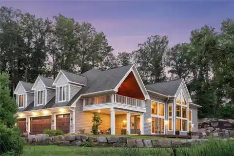 Lake Living at Its Absolute Finest