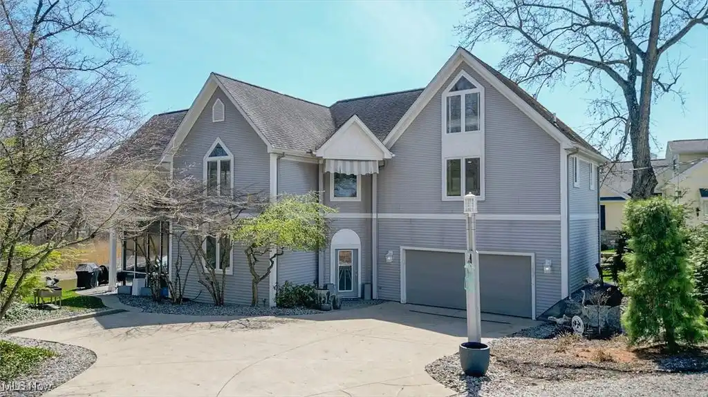 Hot Lake Front Property
