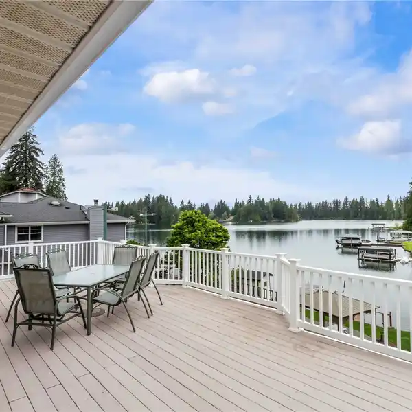 STUNNING LAKE TAPPS WATERFRONT HOMESTEAD