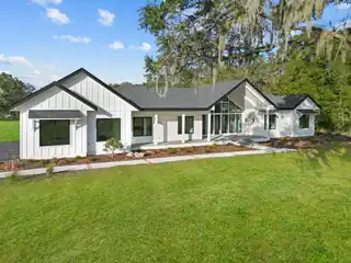 High-tech Elegance on Three Acres