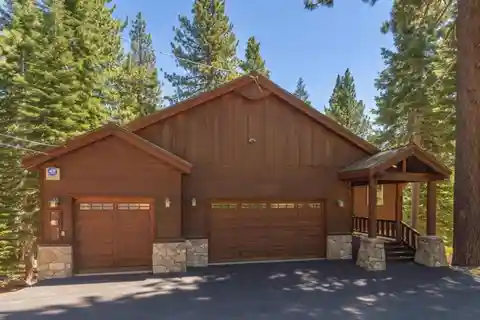 Stunning Tahoe Lodge with Panoramic Mountain Views
