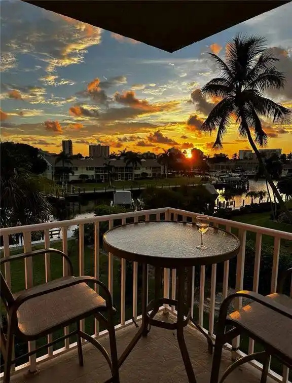 Inviting Unit with Breathtaking Canal Views
