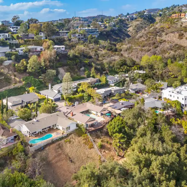 PALM SPRINGS-STYLE RETREAT IN PRIME BRENTWOOD