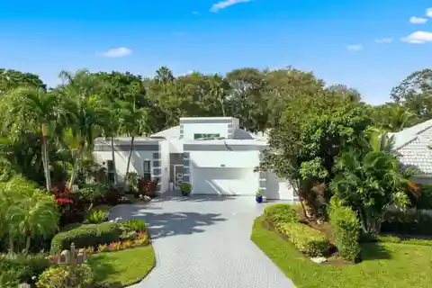 Courtyard Home in Exclusive Sutton Place at Hunters Run