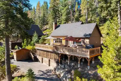 Charming Tahoe Cabin with Lake Access
