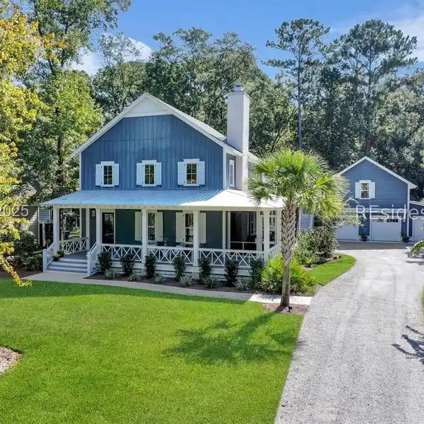 DISTINCTIVE LOWCOUNTRY HOME