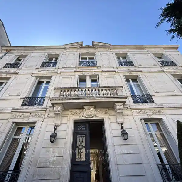 NEO-CLASSICAL PRIVATE MANSION