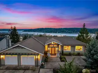 Contemporary Home Above Lake Washington