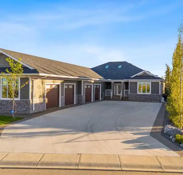 EXECUTIVE BUNGALOW OFFERING LUXURY AND SERENITY
