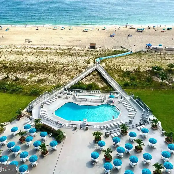 LOVELY OCEANFRONT CONDO