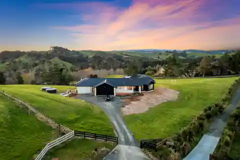 Modern Rural Escape with Stunning Views