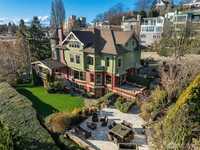EXQUISITELY RESTORED CRAFTSMAN