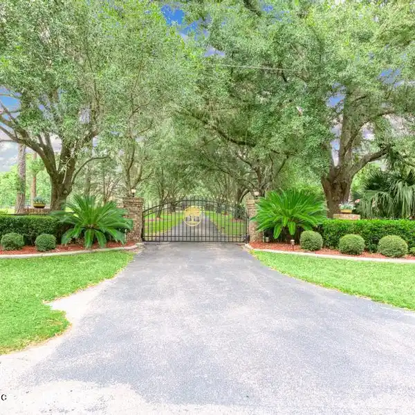 EXCEPTIONAL 40-PLUS ACRE ESTATE