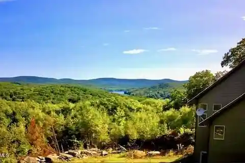 Beautiful Home on Incredible Overlook