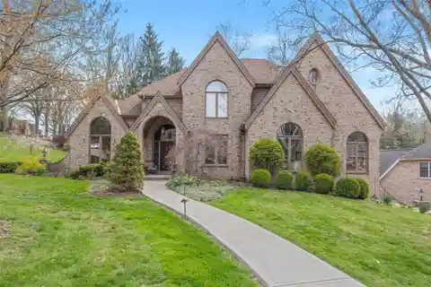 Stately All-brick Home on a Peaceful Cul-de-sac