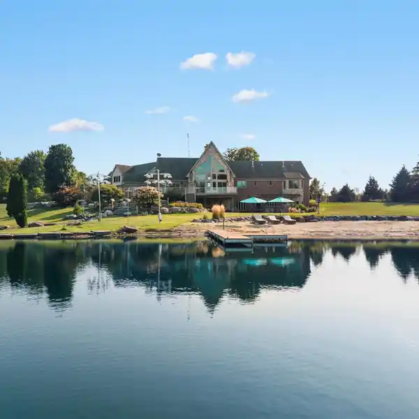 THE ULTIMATE MICHIGAN NATURE RETREAT