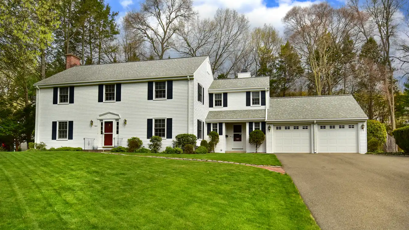Classic Colonial in a Private Setting