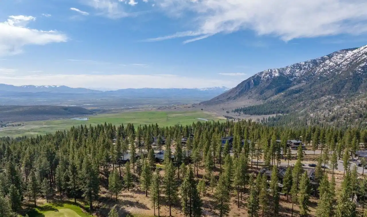 Mountain Retreat Designed for Luxury and Adventure