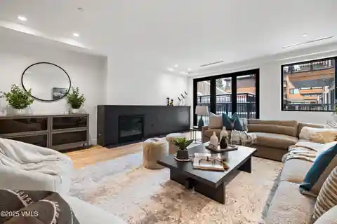 Rare One-Level Retreat with Resort Amenities