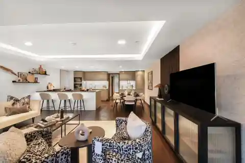 Spacious Open-plan Three Bedroom Apartment