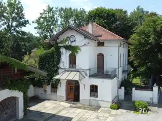 A Magnificent Rarity and Unique Beauty - Tuscan-Style Villa with Park-Like Gardens