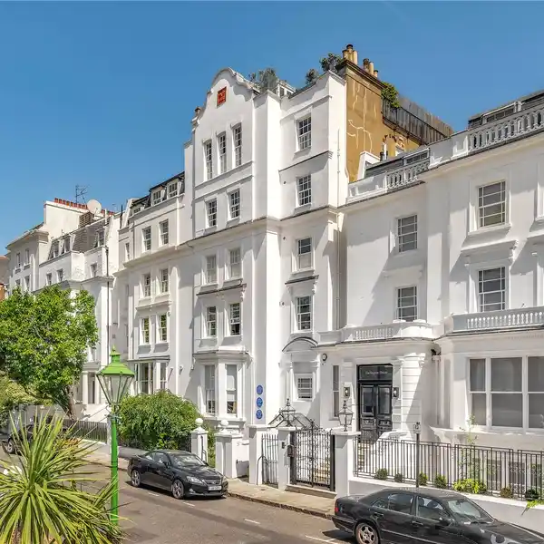 STYLISH FLAT IN QUIET LOCATION