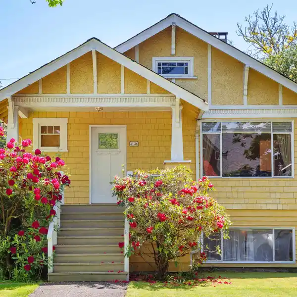 CHARMING RESIDENCE IN COVETED KITSILANO