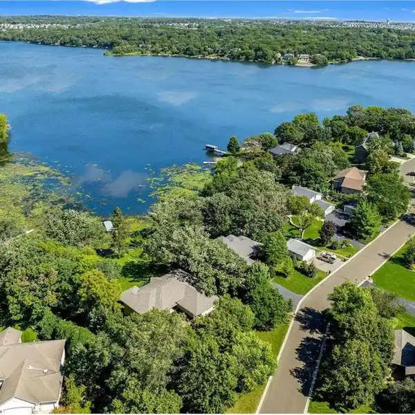EXQUISITE WATERFRONT PROPERTY ON LAKE MARION
