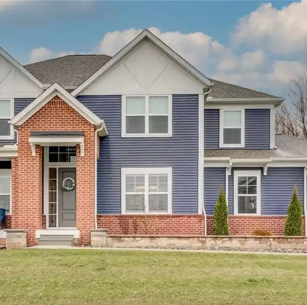THOUGHTFULLY DESIGNED TURNKEY HOME