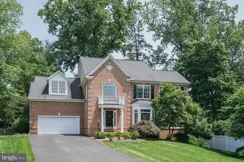 All-Brick Elegance on Quiet Cul-De-Sac