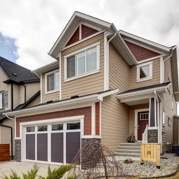 LUXURY LAKE COMMUNITY LIVING AT 40 MASTERS WAY