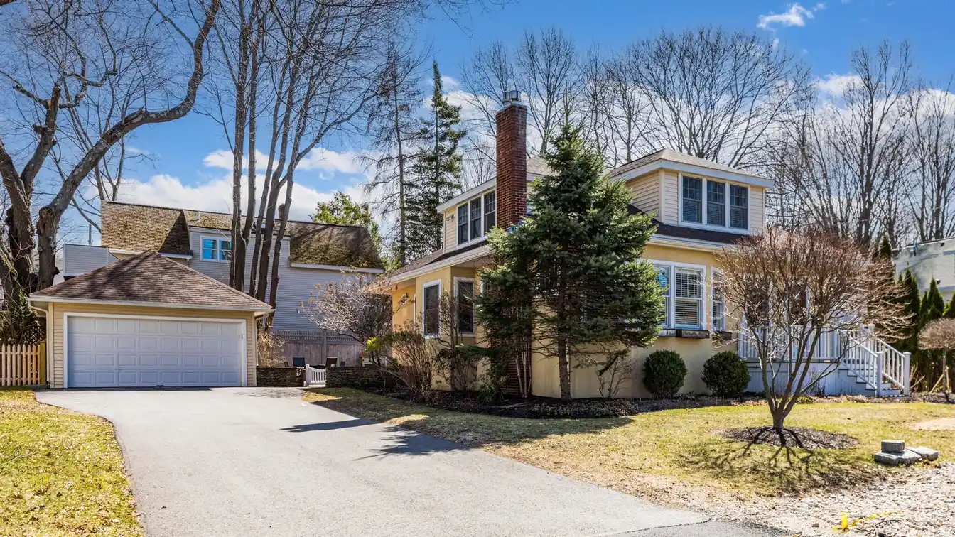 Beautiful Bungalow-style Home in Little Harbor