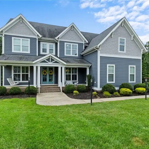 STATELY HALLSLEY HOME WITH DREAM OUTDOOR SPACE