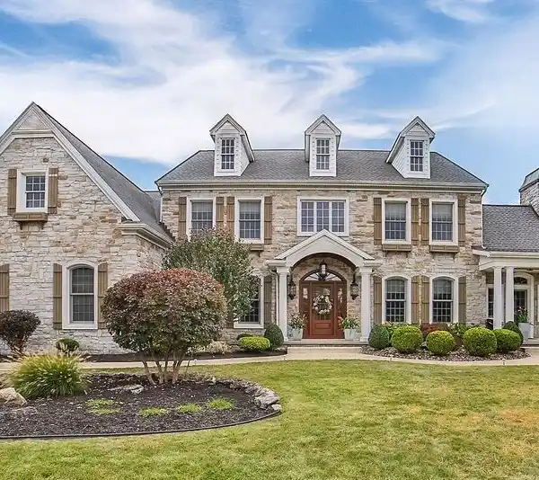 LARGE LUXURIOUS HOME