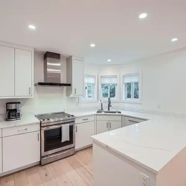 BEAUTIFULLY REMODELED END-UNIT TOWNHOME