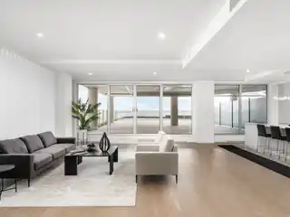 Elegance on the Lake