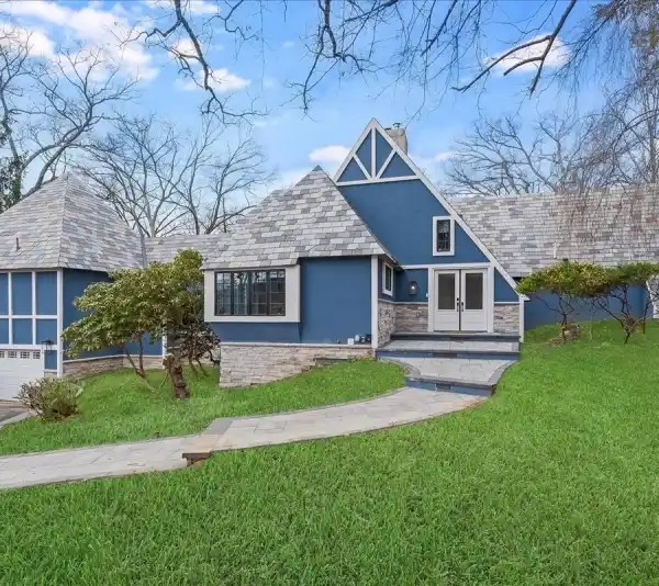 LUXURY LIVING ON PRIVATE MANITOU ISLAND
