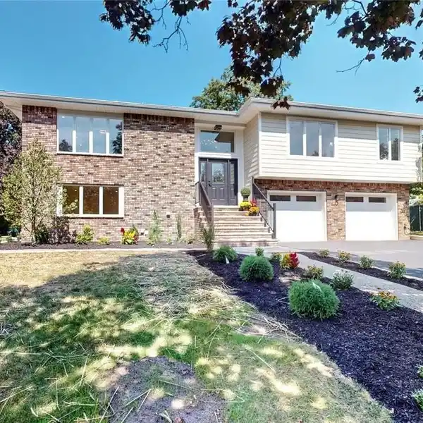 BEAUTIFULLY RENOVATED AND SPACIOUS RESIDENCE