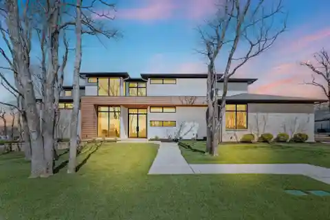 Exquisite Willowtree Custom Home