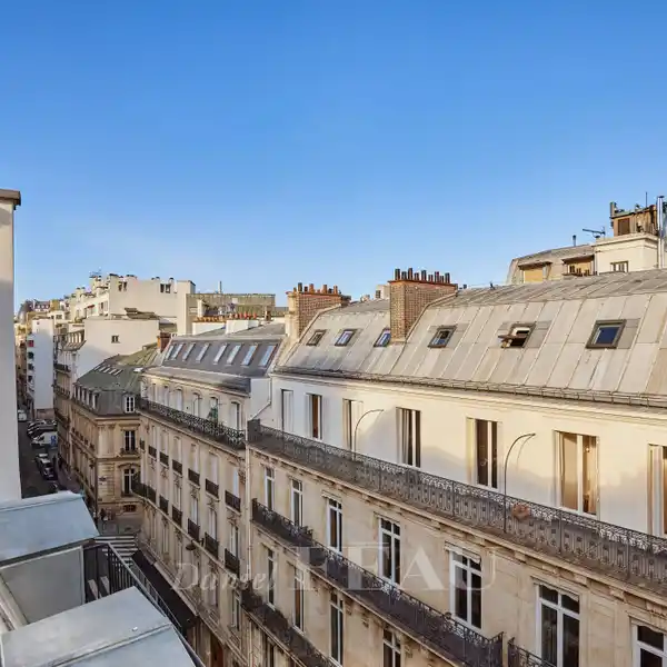 ELEGANT AIR-CONDITIONED PIED-à-TERRE NEAR SHOPS