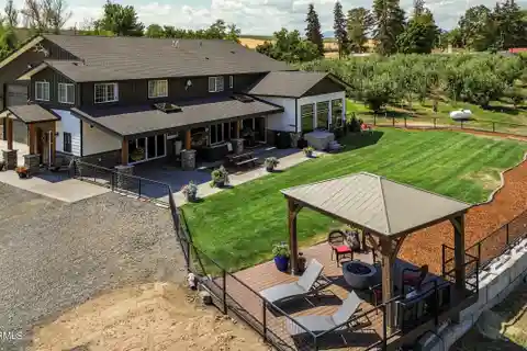 Idyllic Six-Acre Retreat