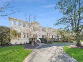 Grand Modern Estate in Prestigious North Shore