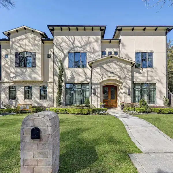 FIVE BEDROOM HOME THAT HAS IT ALL